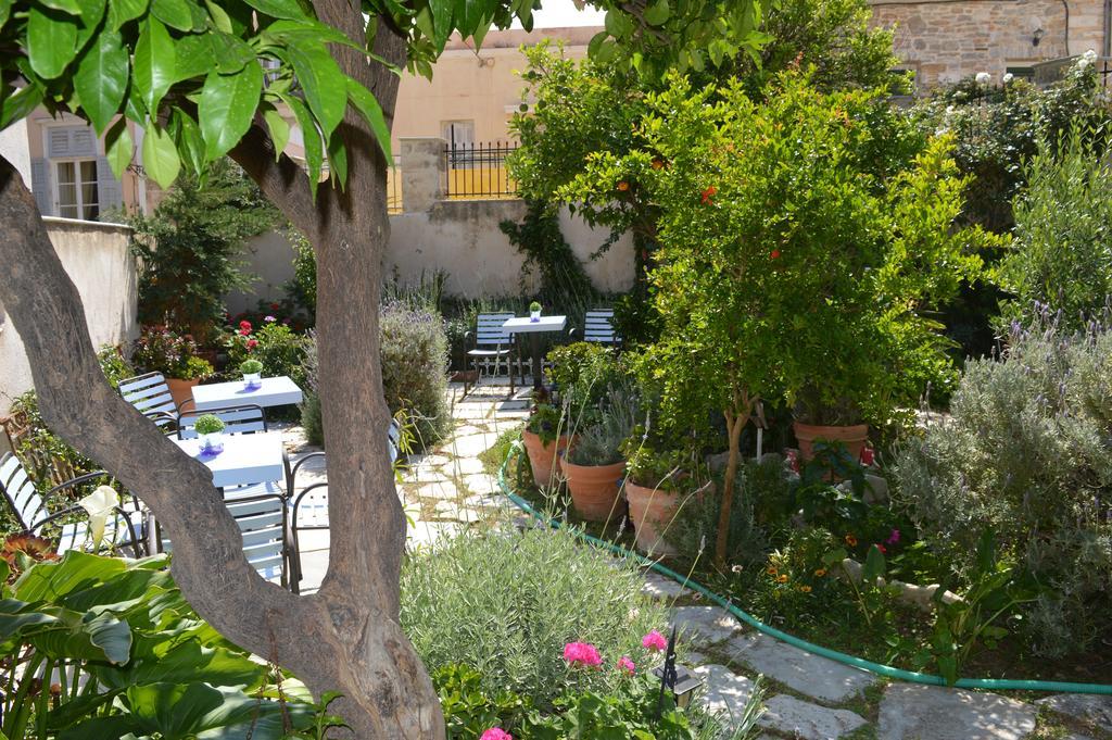 Antouanetta Apartments Ermoupoli Buitenkant foto