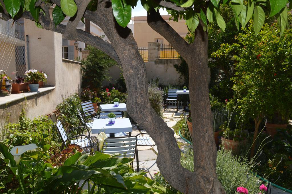 Antouanetta Apartments Ermoupoli Buitenkant foto