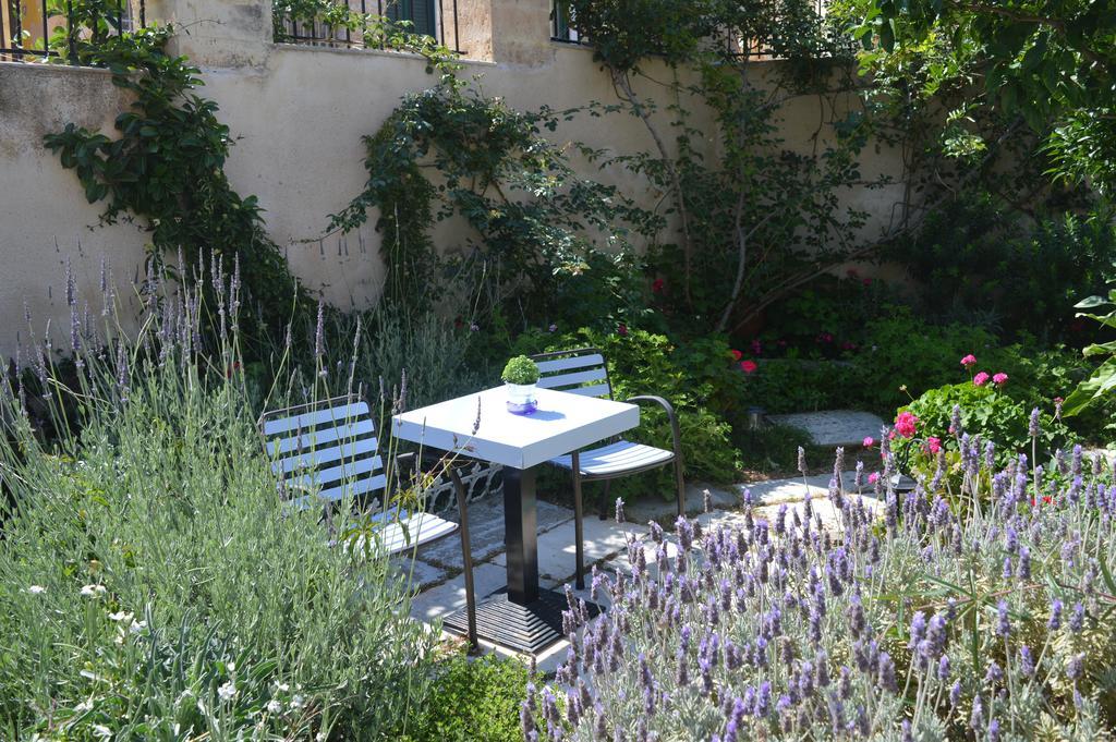 Antouanetta Apartments Ermoupoli Buitenkant foto