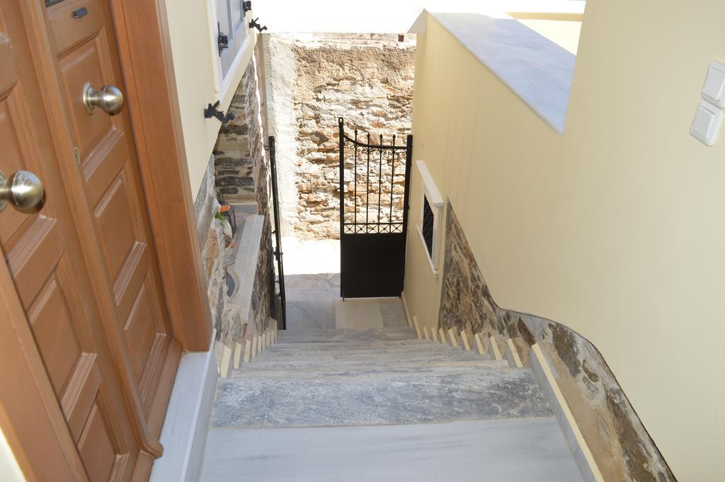 Antouanetta Apartments Ermoupoli Buitenkant foto