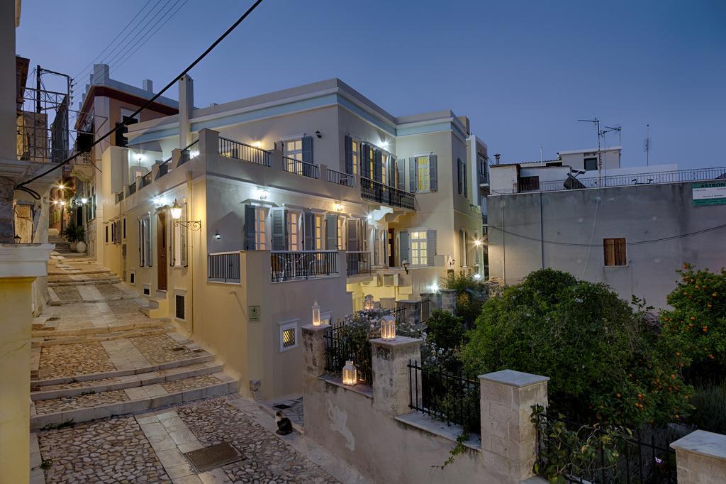 Antouanetta Apartments Ermoupoli Buitenkant foto